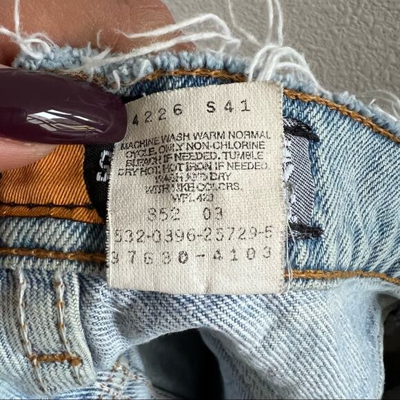 Vintage Levi’s Silvertab Lean Denim Distressed Shorts 13/14 - Picture 9 of 9